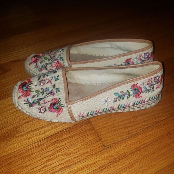 Gianni Bini embroidered Slip-On Flats - Picture 3 of 7